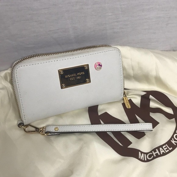 A1) Michael Kors Clutches Wristlet Removable Strap - Picture 4 of 6